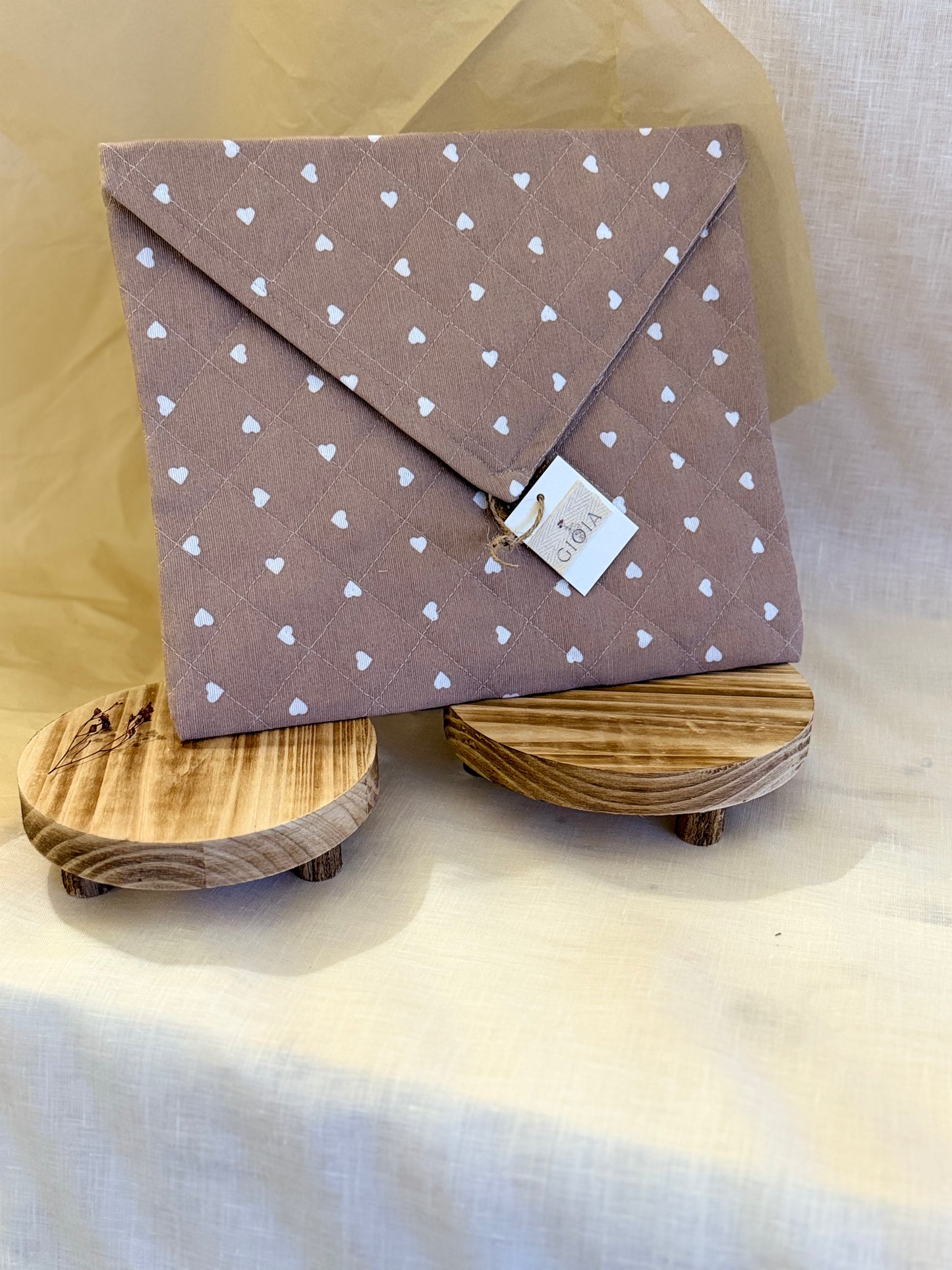 POCHETTE CON CUORI - Chiusura con bottone