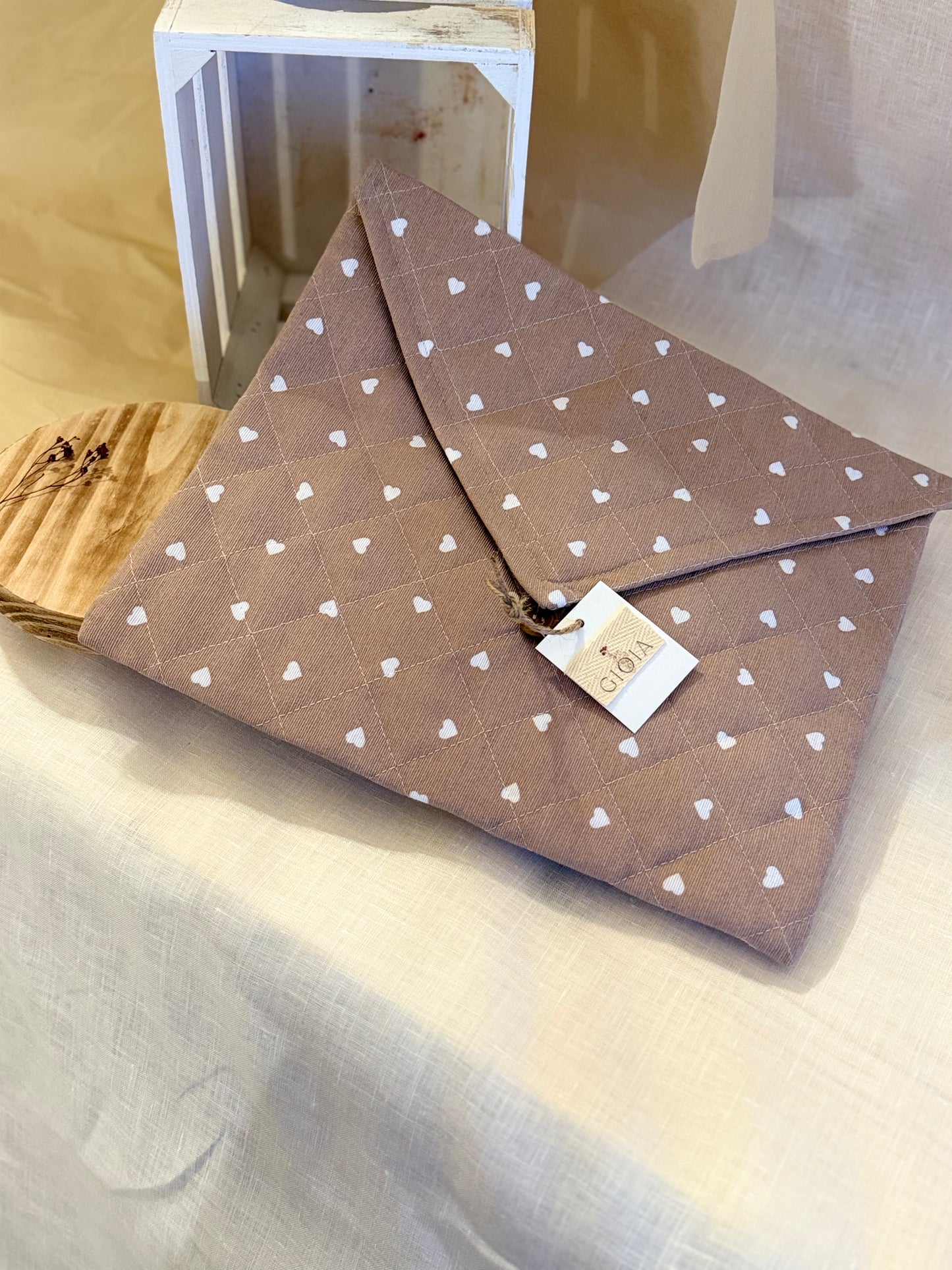 POCHETTE CON CUORI - Chiusura con bottone