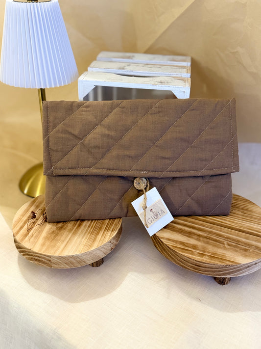 POCHETTE MARRONE - Chiusura con bottone