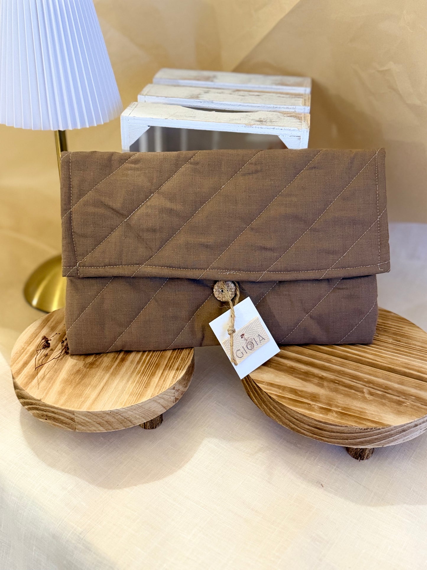 POCHETTE MARRONE - Chiusura con bottone