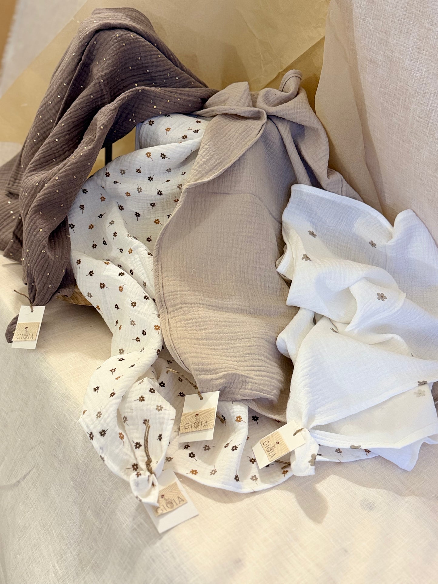 MUSSOLA BIANCA CON FIORI